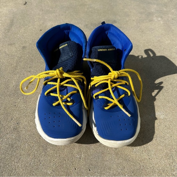 Youth Boys Size 4.5 Under Armour Steph Curry Sneakers - Picture 1 of 7